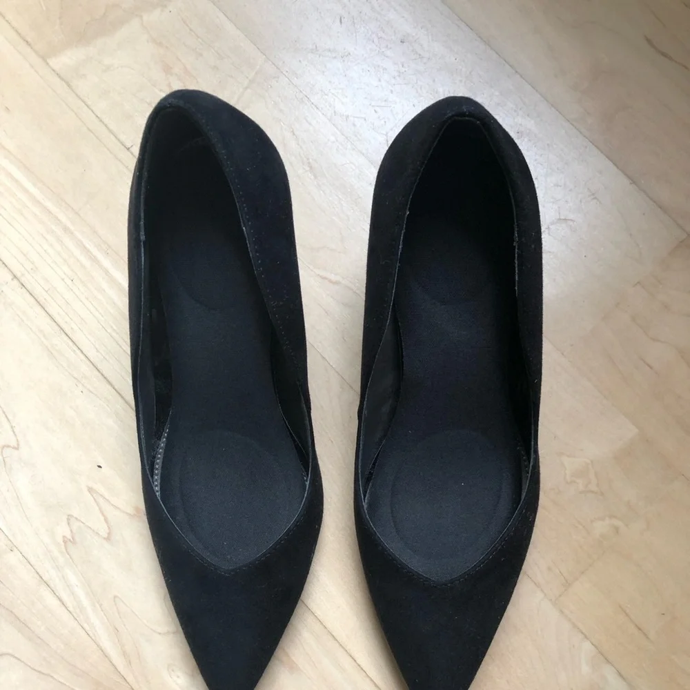 Kelly and Katie Black Pointed Toe Women's Pumps